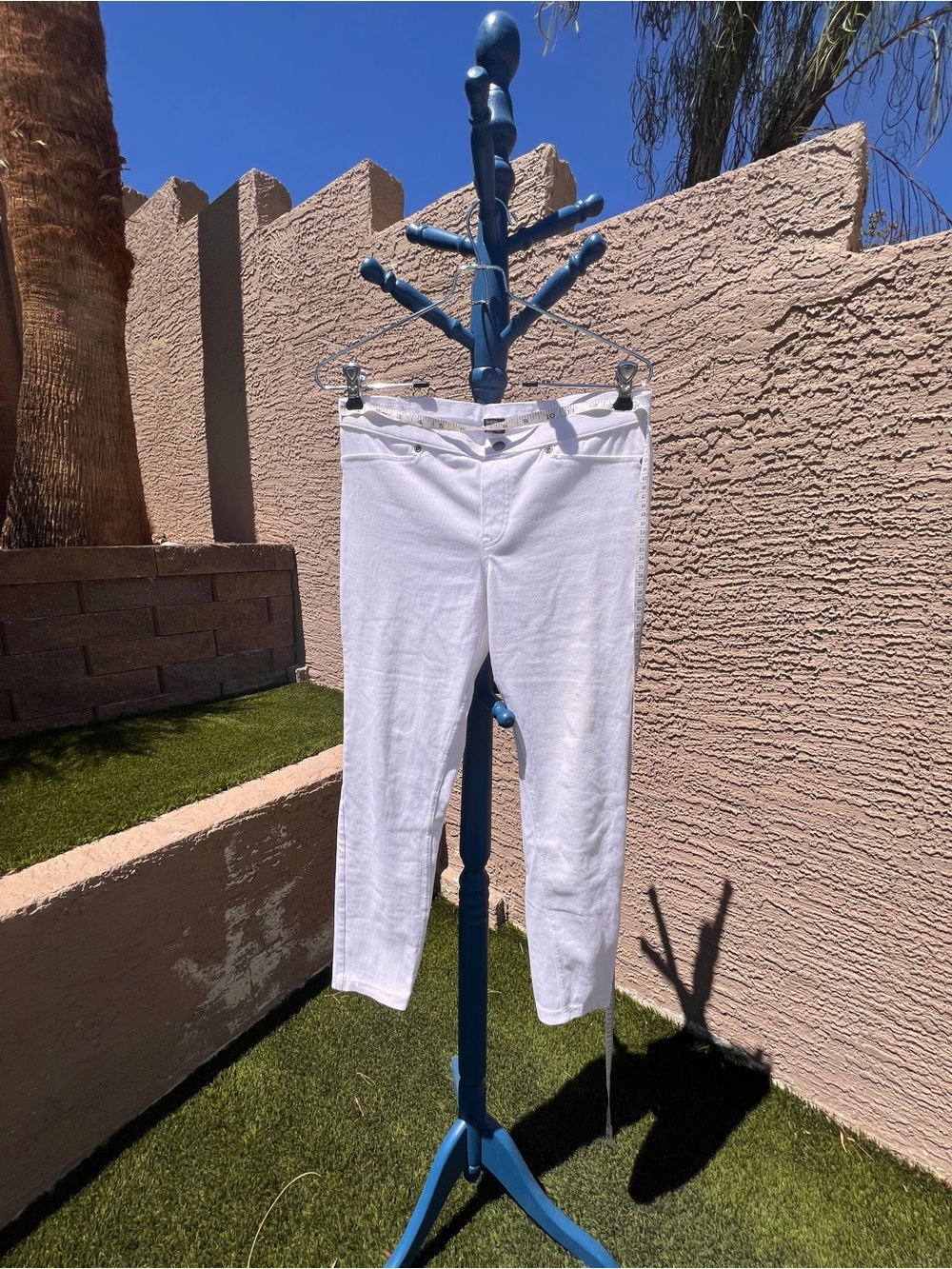 HUE White Women's Jeggings - Clean Straight Leg